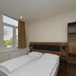 ** Hotel Berlin-adlershof Germania